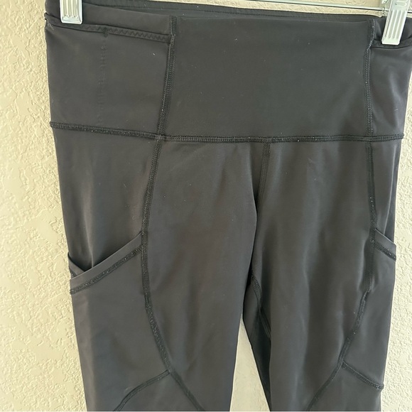 Lululemon Lululemon Outrun 17" Crop
Black size 4 - Picture 2 of 12